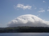 Rond de toppen van de vulkanen hebben zich mooie wolkenformaties gevormd