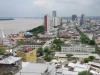 Het uitzicht op de stad en de Rio Guyaas