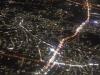 Boven Tel Aviv wordt de landing ingezet, naar een hel verlicht Amman
