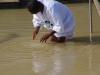 Aan de overkant van de Jordaan, in Israël, worden mensen gedoopt