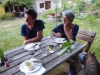 Veronique en haar man koken een heerlijke maaltijd uit eigen tuin