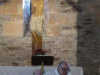In de pré Romaanse kerk in O Cebreiro wordt de mis opgedragen