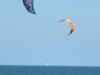 Er staat een frisse wind die wel ideaal is voor de kitesurfers