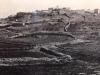 Op oude foto’s zie je de St. George staan op een kale vlakte met door muurtjes omheind braak land