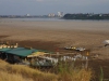 De Mekong River, watersporters wachten op betere tijden