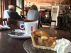 Koffie met appeltaart in Café 't Gemeentehuis
