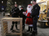 Kerstman op de foto met de skeelerende politie