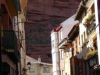 Het dorp Nájera is tegen de rotswanden aan gebouwd